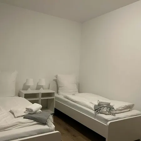 Modernes 1-zimmer Mit 2 Einzelbetten In Bei Frankfurt אופנבאך